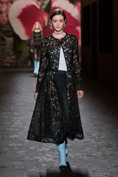 Look 60